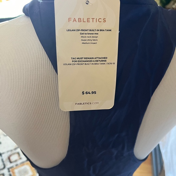 NWT Fabletics Leilani Zip Front Built in Bra Tank Top in Navy - 1X 16-18 - Picture 2 of 3